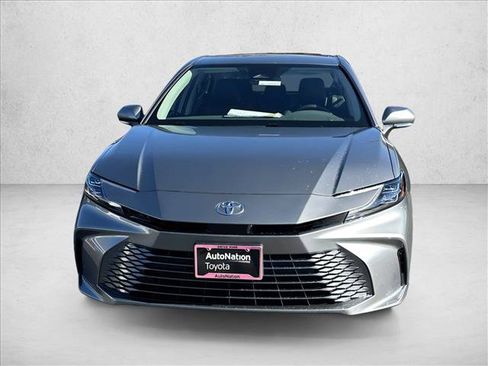 Used 2026 Toyota Camry XLE AWD/4WD image 2