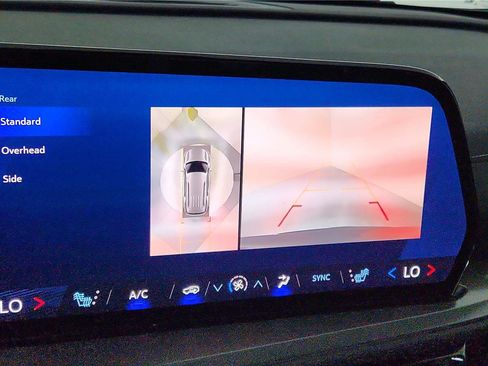 Used 2024 Chevrolet Traverse LT image 35