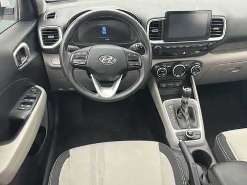 Used 2025 Hyundai Venue SEL FWD image 12