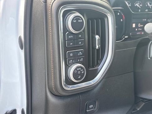 Used 2022 GMC Sierra 2500 AT4 w/ AT4 Preferred Package AWD/4WD image 28