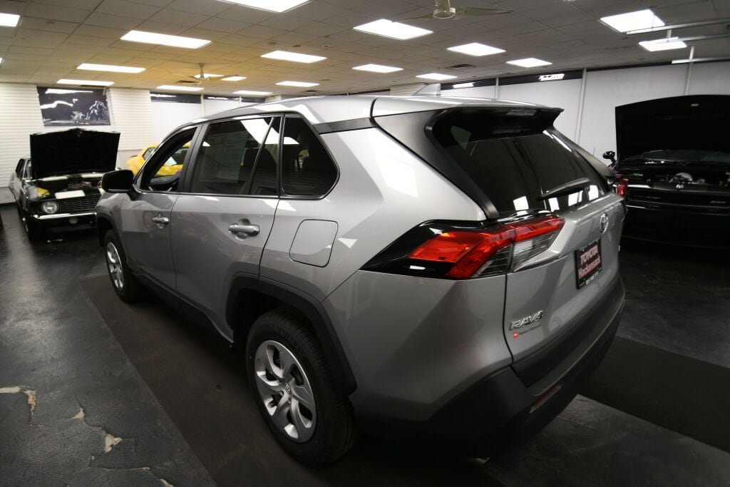 Certified 2025 Toyota RAV4 LE FWD image 5
