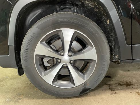 Used 2022 Jeep Cherokee Limited image 29