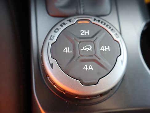 Used 2025 Ford Bronco Badlands AWD/4WD image 26