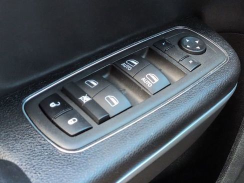 Used 2022 Chrysler 300 Touring image 24