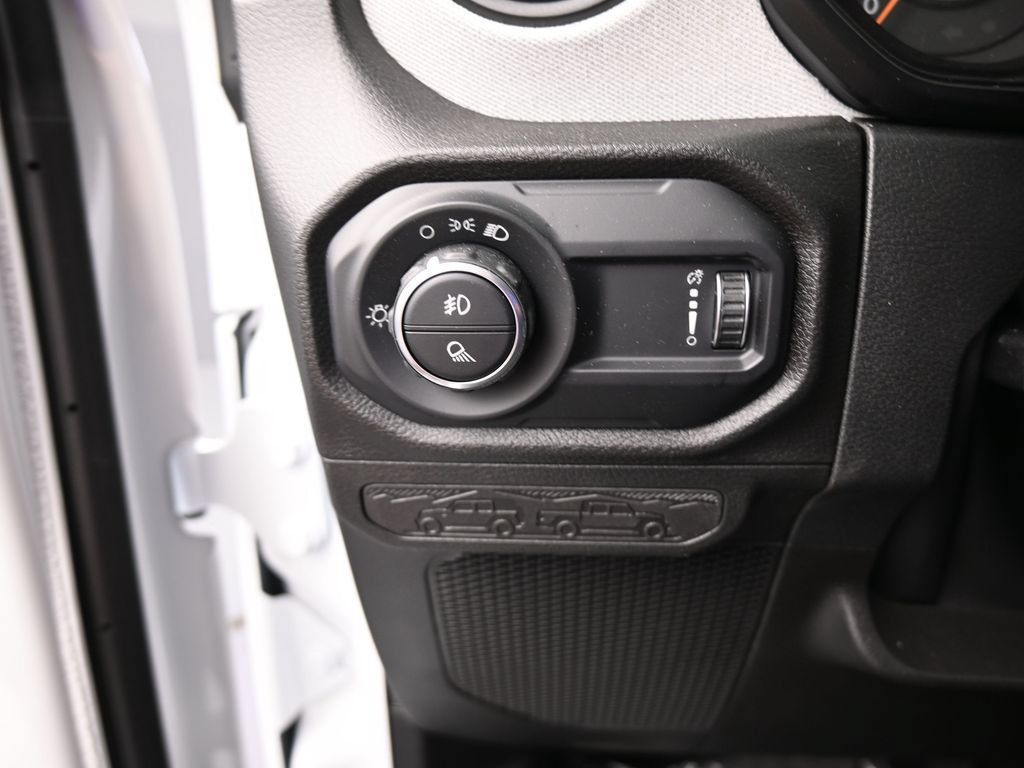 Used 2025 Jeep Gladiator Sport AWD/4WD image 25