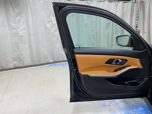 Certified 2025 BMW 330i xDrive Sedan w/ Convenience Package image 21