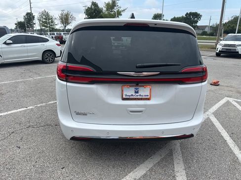 New 2026 Chrysler Pacifica Select image 27