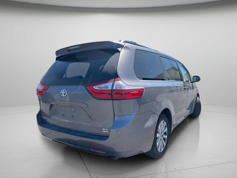 Used 2017 Toyota Sienna XLE w/ XLE Navigation Package AWD/4WD image 5