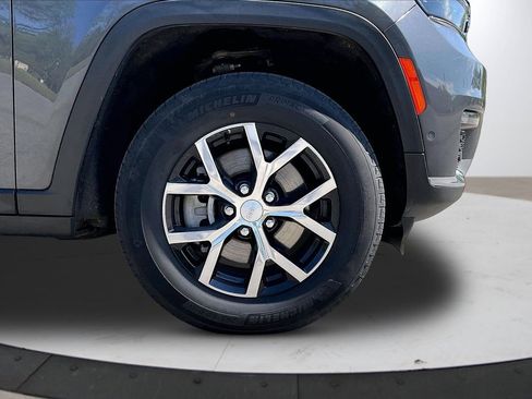 Used 2024 Jeep Grand Cherokee L Limited w/ Luxury Tech Group II image 37