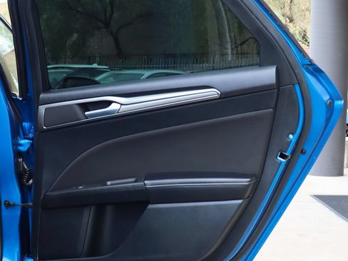 Used 2019 Ford Fusion SE FWD image 26