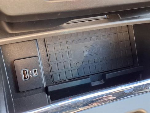 Used 2021 Ford Expedition XLT image 9