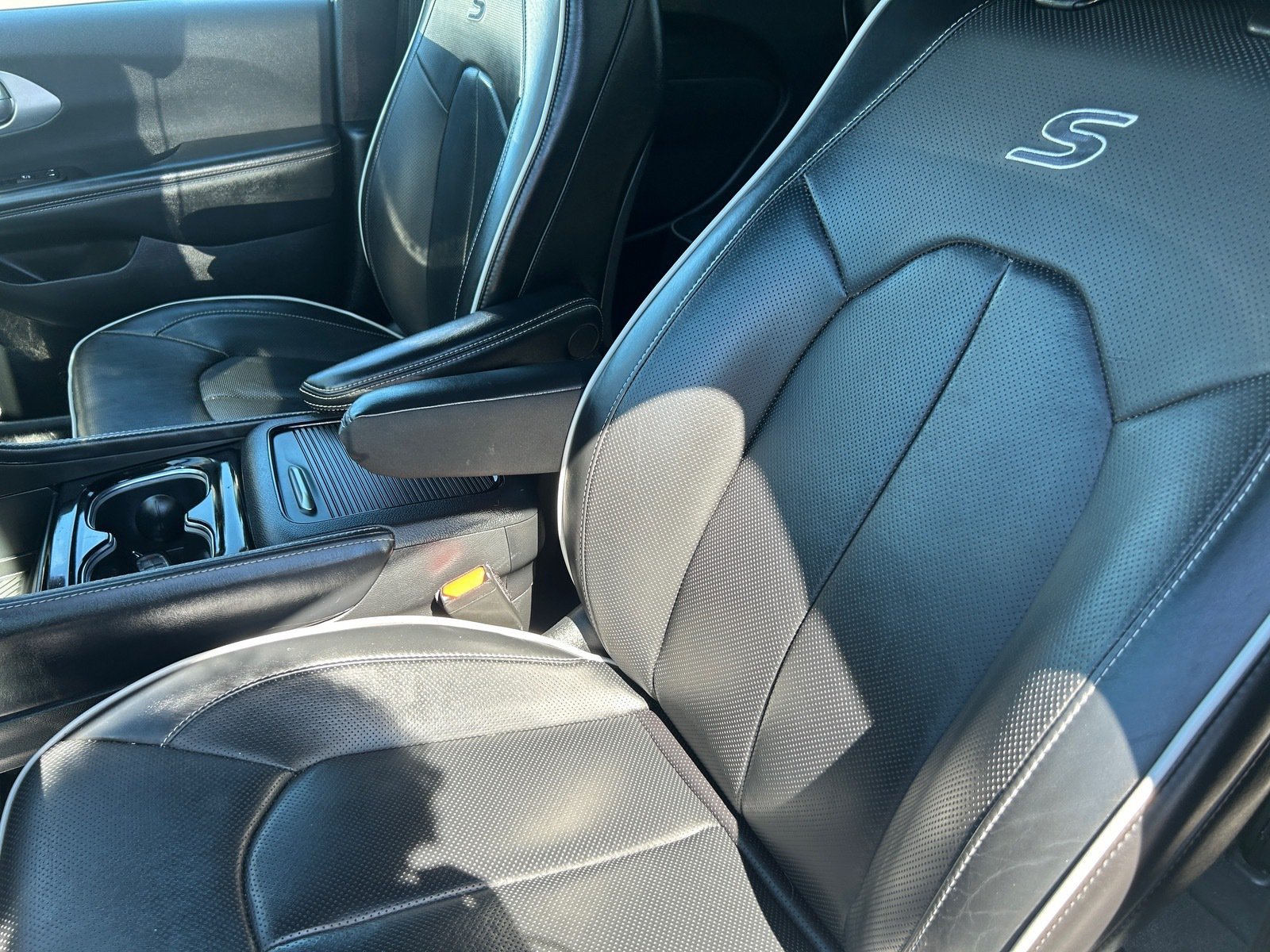 Used 2025 Chrysler Pacifica Limited FWD image 17