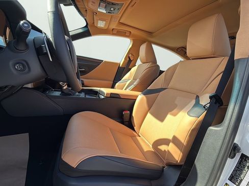 New 2025 Lexus ES 350 350 image 9