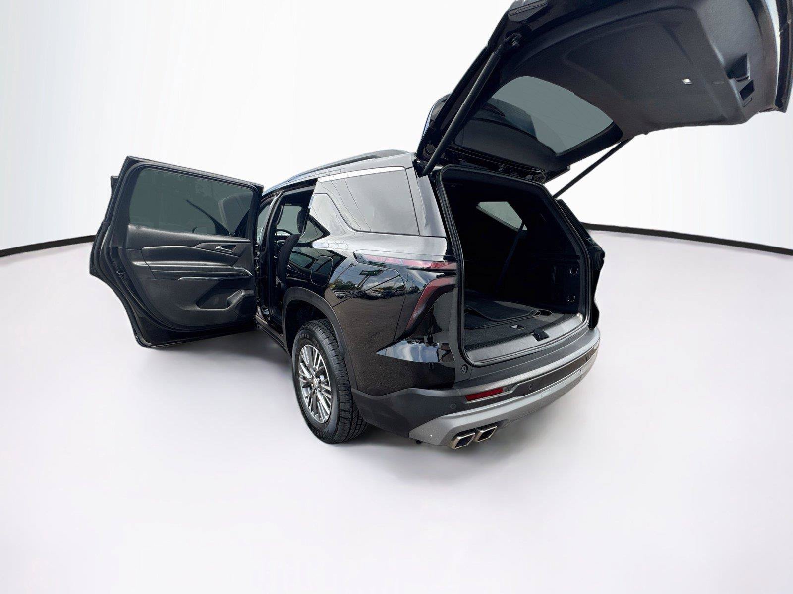Used 2025 Chevrolet Traverse LT FWD image 37
