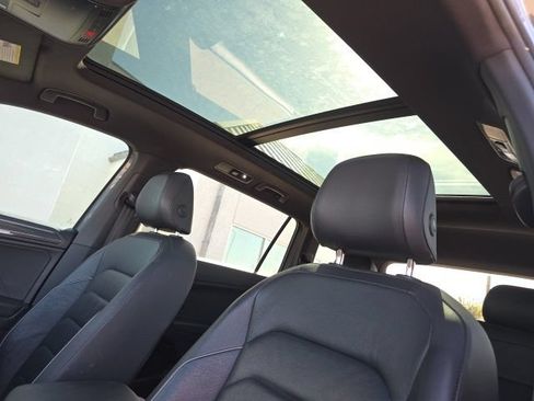 Used 2019 Volkswagen Tiguan SEL Premium R-Line AWD/4WD image 17