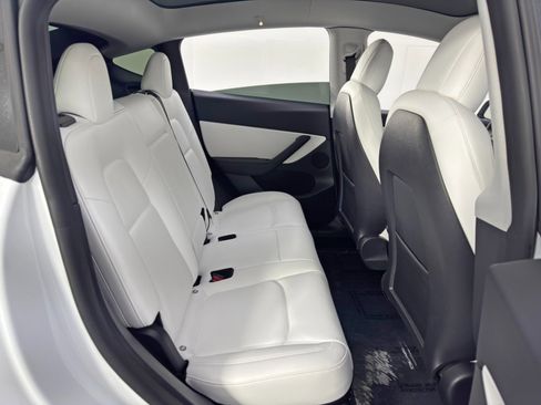 Used 2021 Tesla Model Y Long Range image 40