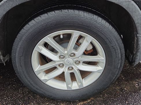Used 2015 Kia Sorento LX AWD/4WD image 16
