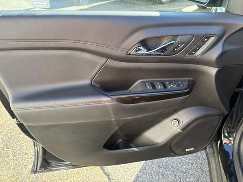 Used 2023 GMC Acadia AT4 w/ Technology Package image 25