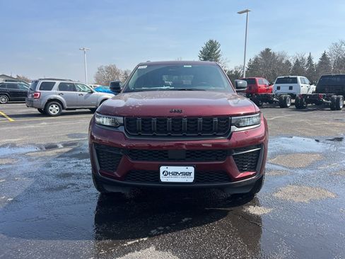 New 2026 Jeep Grand Cherokee Altitude AWD/4WD image 2
