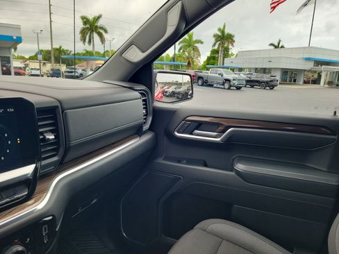 Used 2025 Chevrolet Silverado 1500 LT RWD image 27