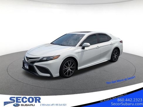 Used 2022 Toyota Camry SE w/ Cold Weather Package FWD image 1