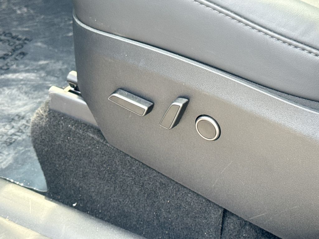 Used 2024 Tesla Model Y Performance AWD/4WD image 15