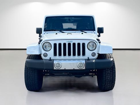Used 2018 Jeep Wrangler Unlimited Sahara AWD/4WD image 8
