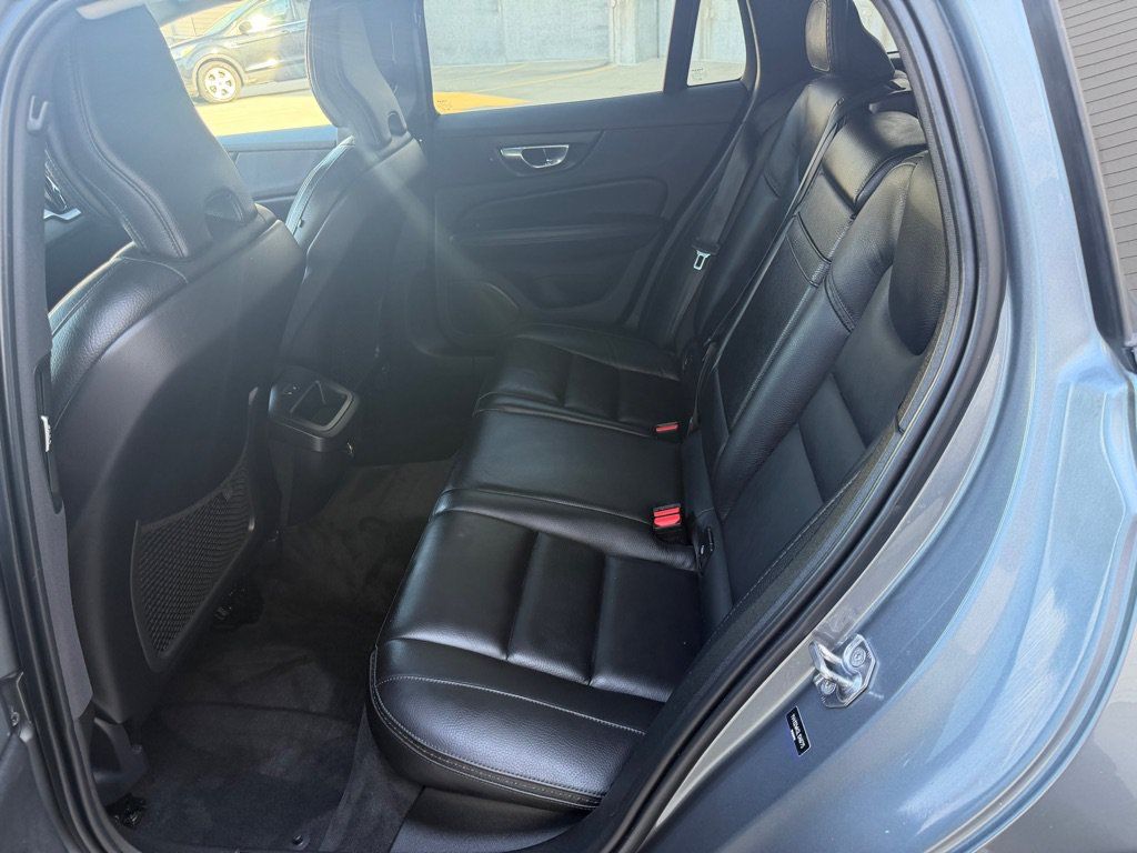 Used 2020 Volvo V60 T5 Cross Country AWD/4WD image 16