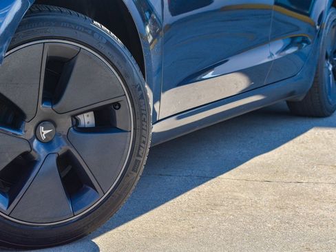 Used 2022 Tesla Model 3 Standard Range image 4