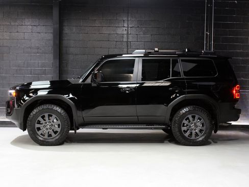 Used 2025 Toyota Land Cruiser image 3