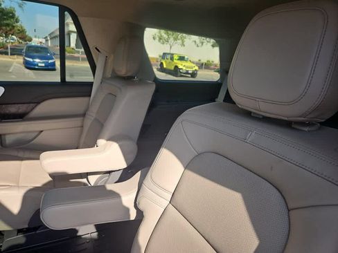Used 2023 Lincoln Navigator Reserve AWD/4WD image 13