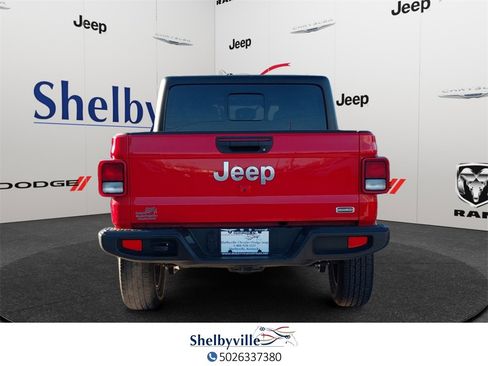 Used 2023 Jeep Gladiator Overland image 3