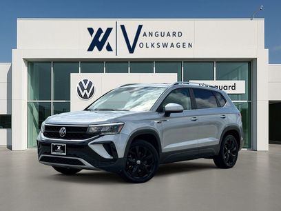 Used 2023 Volkswagen Taos SE w/ Panoramic Sunroof Package