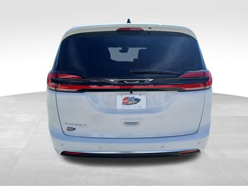 New 2027 Chrysler Pacifica Select FWD image 4