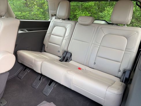 Used 2024 Lincoln Navigator Reserve AWD/4WD image 6