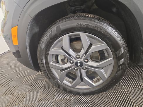 Used 2024 Kia Seltos LX image 32