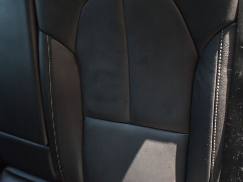 Used 2022 Volvo XC40 T5 Momentum w/ Premium Package image 39