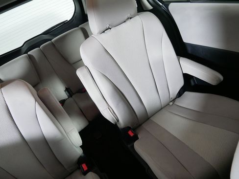 Used 2015 MAZDA MAZDA5 Sport image 14