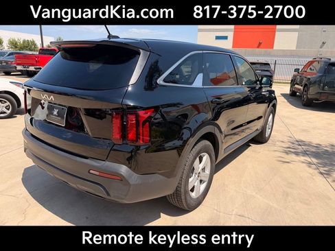 Certified 2023 Kia Sorento LX FWD image 4