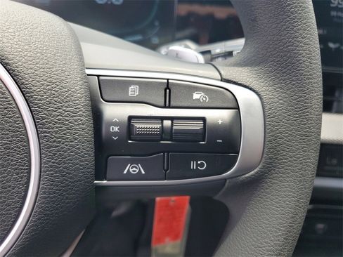 New 2025 Kia Sportage LX image 12