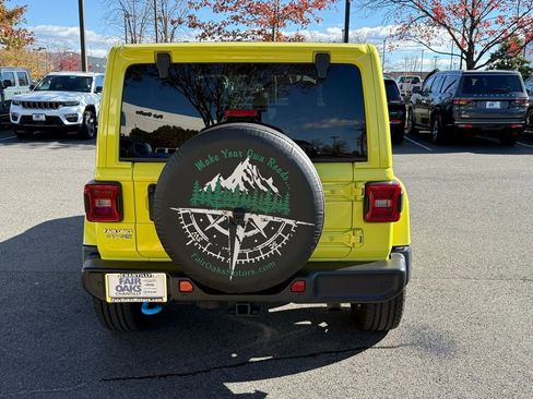 Used 2024 Jeep Wrangler Unlimited Sahara w/ Technology Group image 9