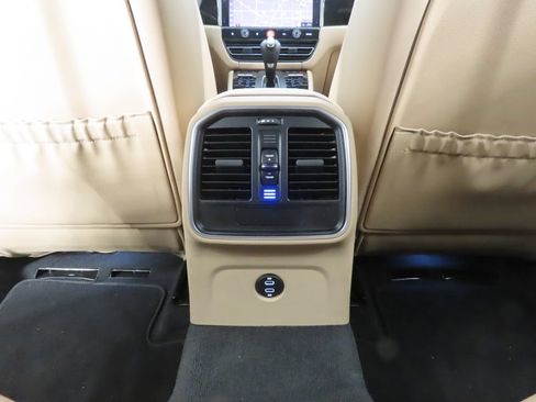 Certified 2026 Porsche Macan AWD/4WD image 32