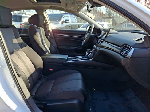 Used 2018 Honda Accord EX image 9