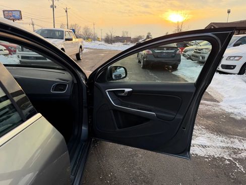 Used 2016 Volvo S60 T5 Premier image 37