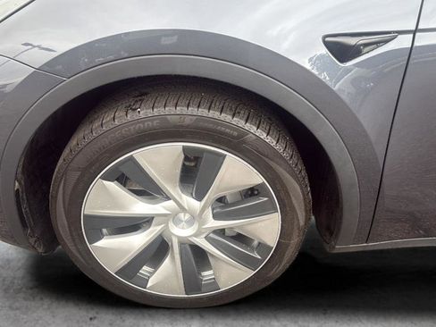 Used 2021 Tesla Model Y Long Range AWD/4WD image 23