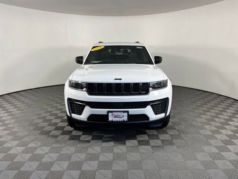 Used 2026 Jeep Grand Cherokee L 4WD image 2