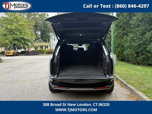 Used 2023 Land Rover Range Rover SE image 9
