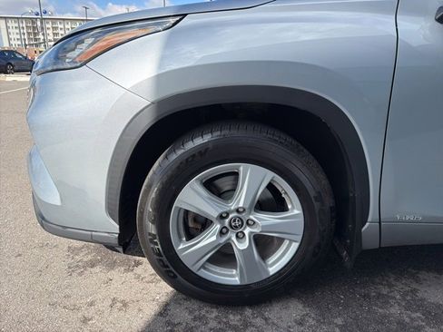 Used 2021 Toyota Highlander LE image 4