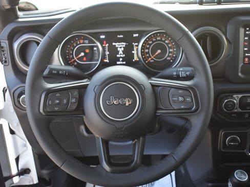 Used 2023 Jeep Gladiator Sport image 16