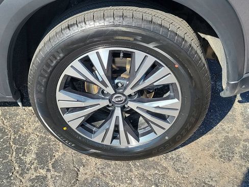 Used 2023 Nissan Rogue SV FWD image 10